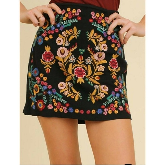 Umgee Island Of Capri Black Velvet Embroidered Floral Colorful Mini Skirt - S - Picture 1 of 10